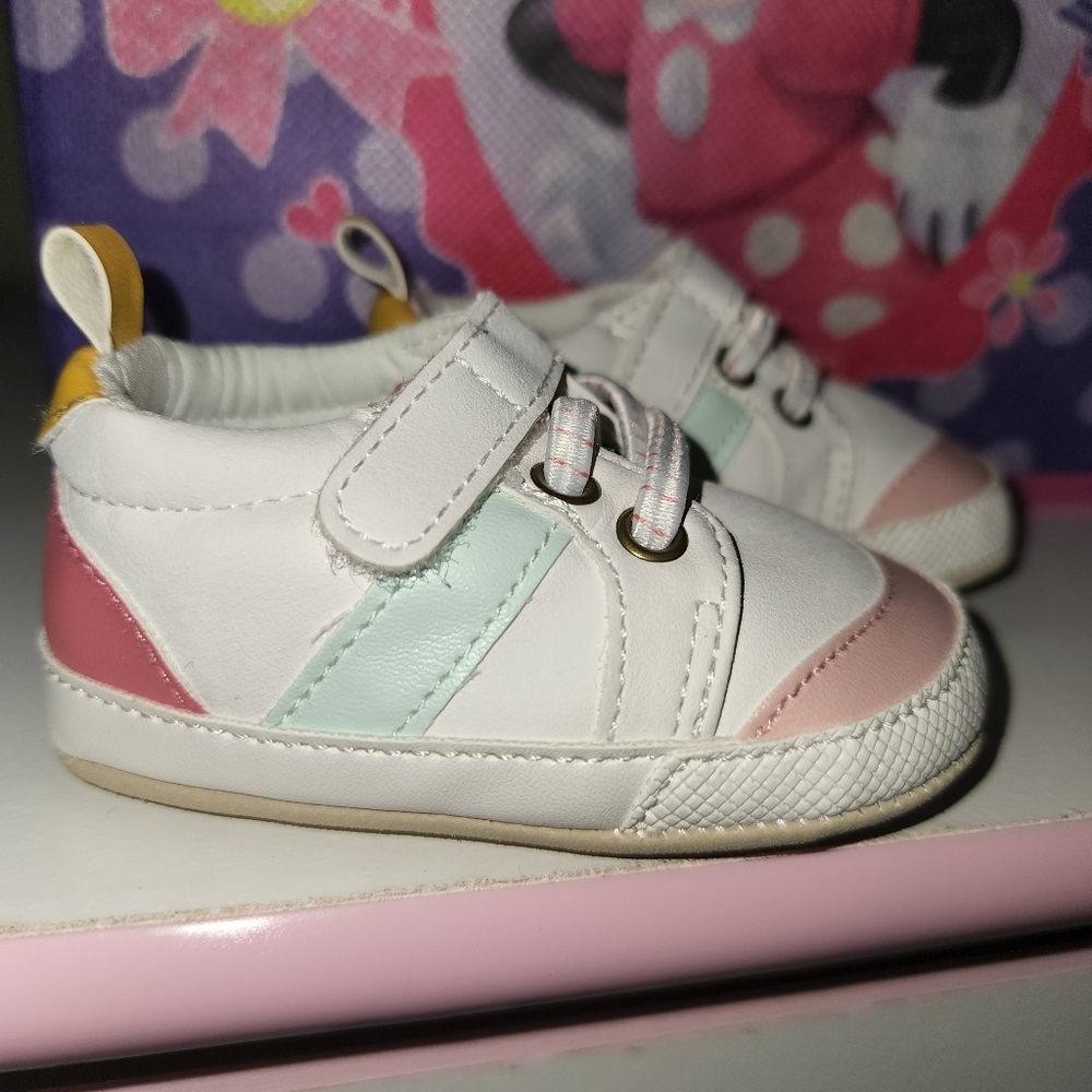 2 pair of baby shoes